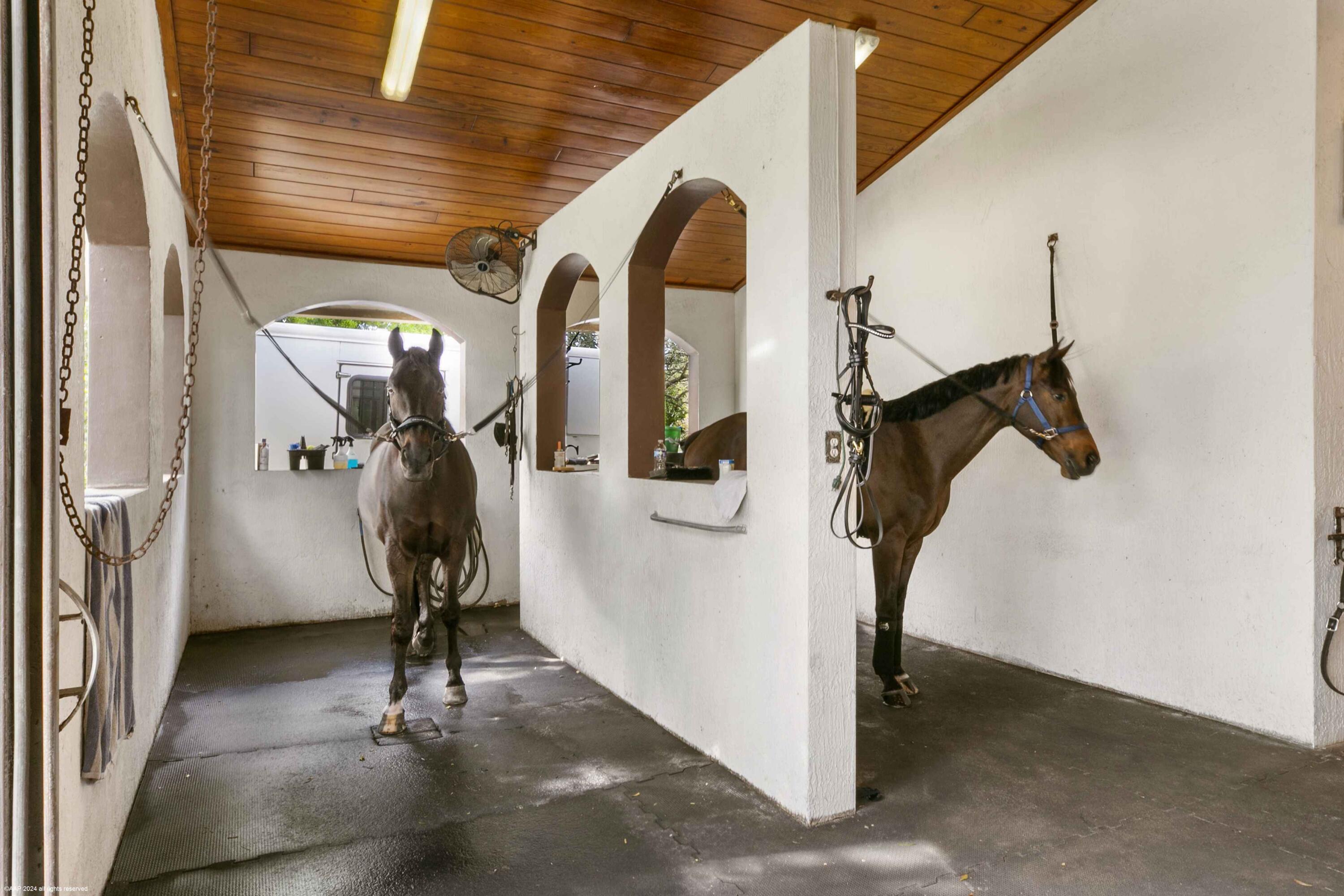 PALM BEACH POINT EAST - Residential