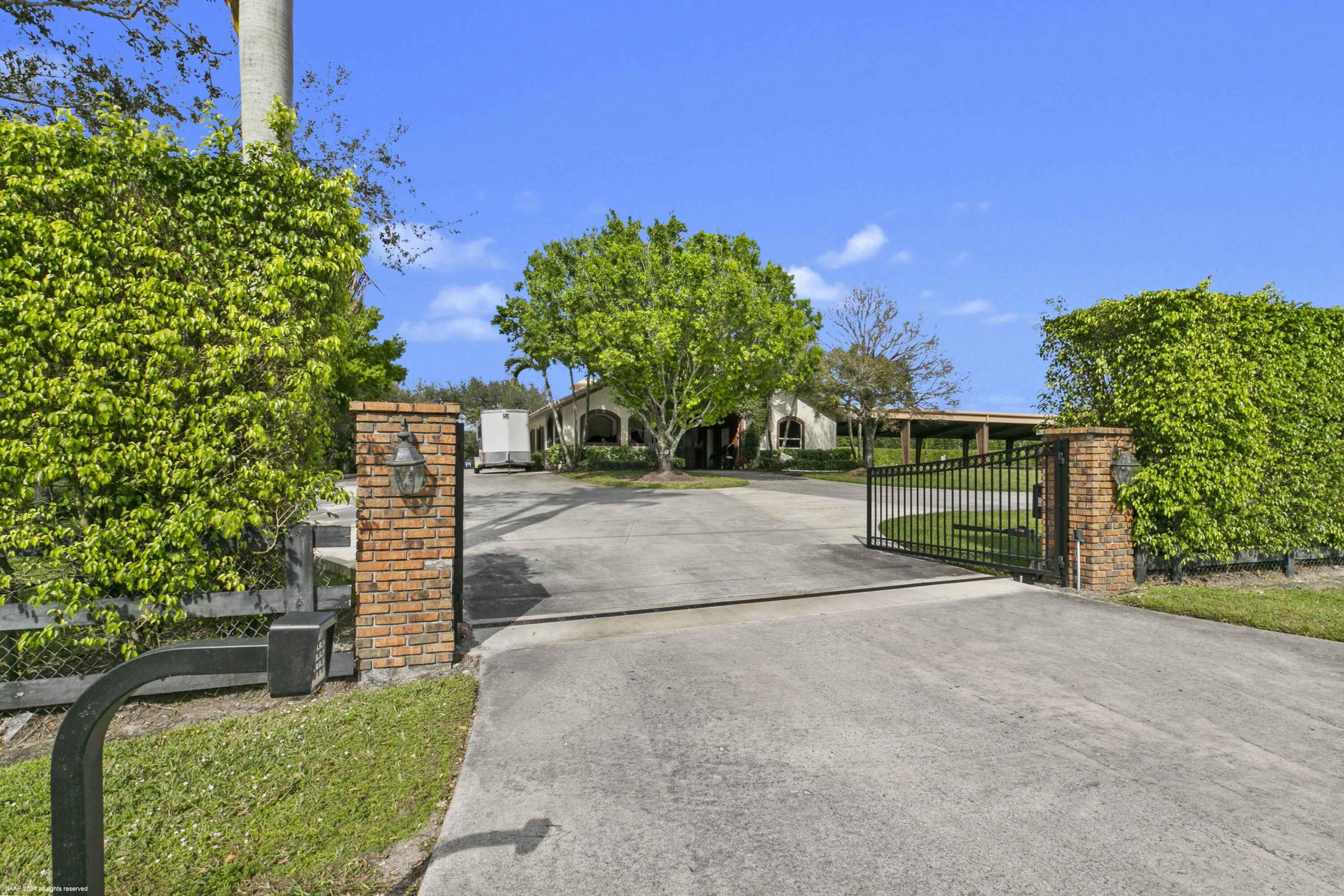 PALM BEACH POINT EAST - Residential