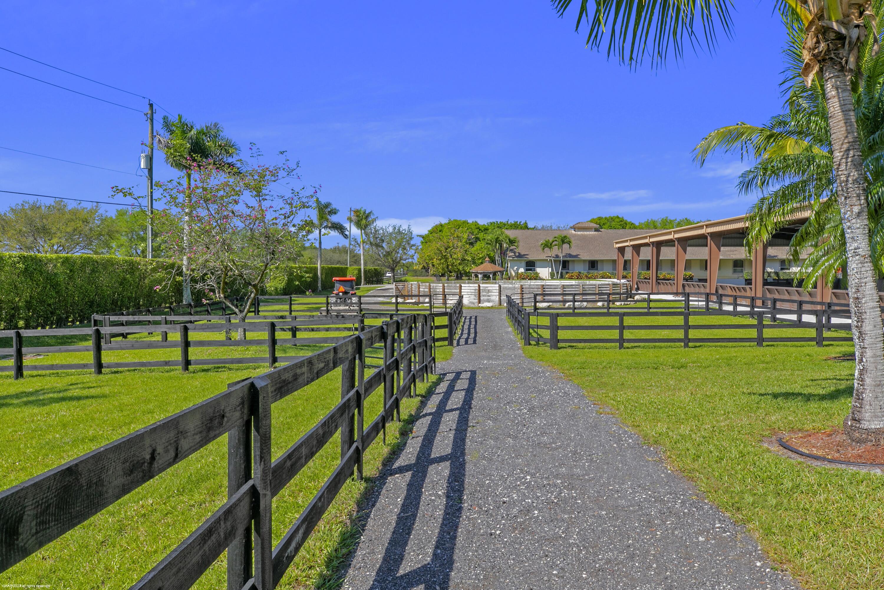 PALM BEACH POINT EAST - Residential