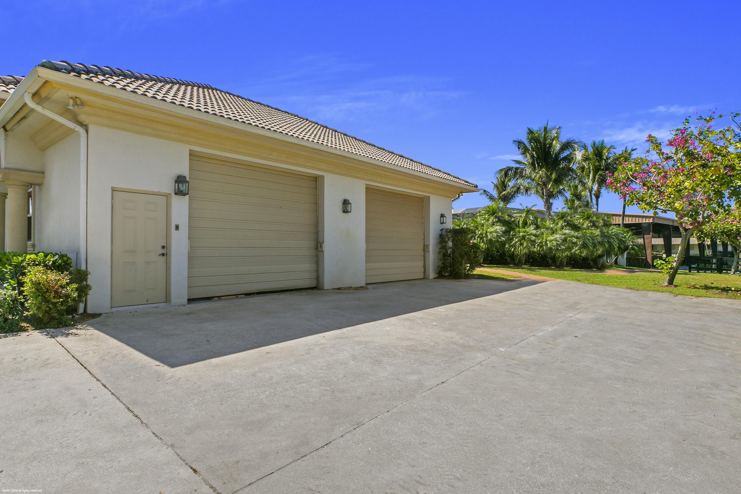 PALM BEACH POINT EAST - Residential