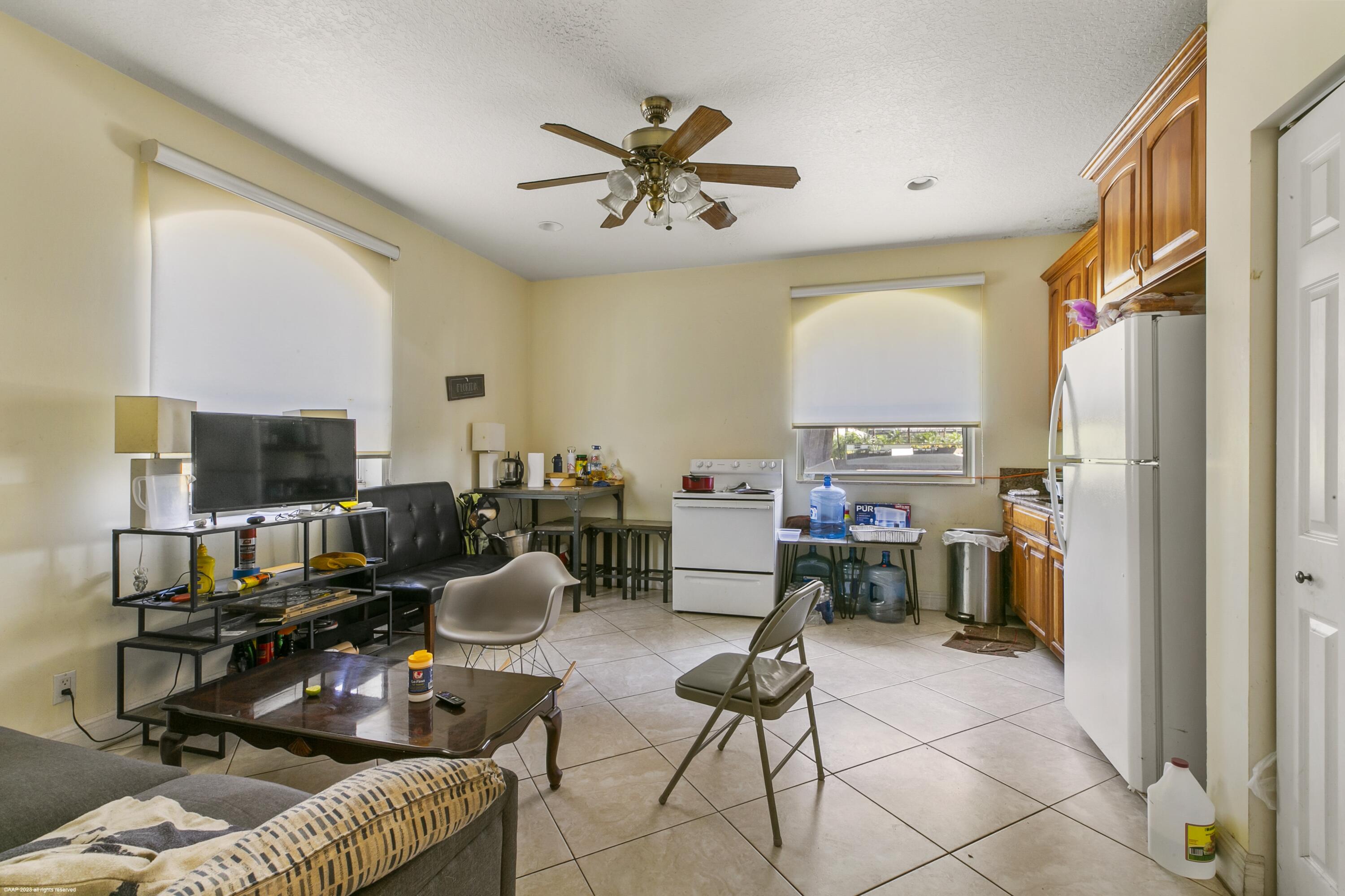 PALM BEACH POINT EAST - Residential