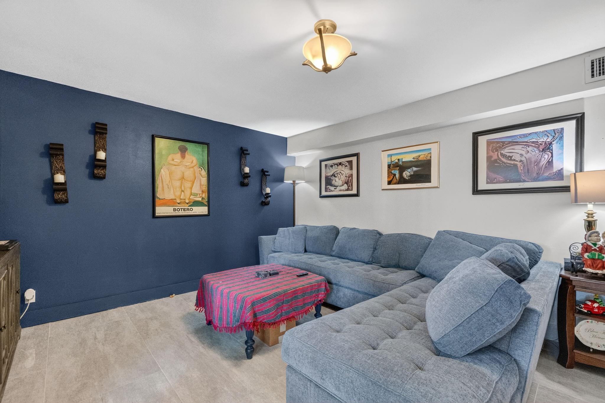 WIMBLEDON AT JACARANDA CO - Residential