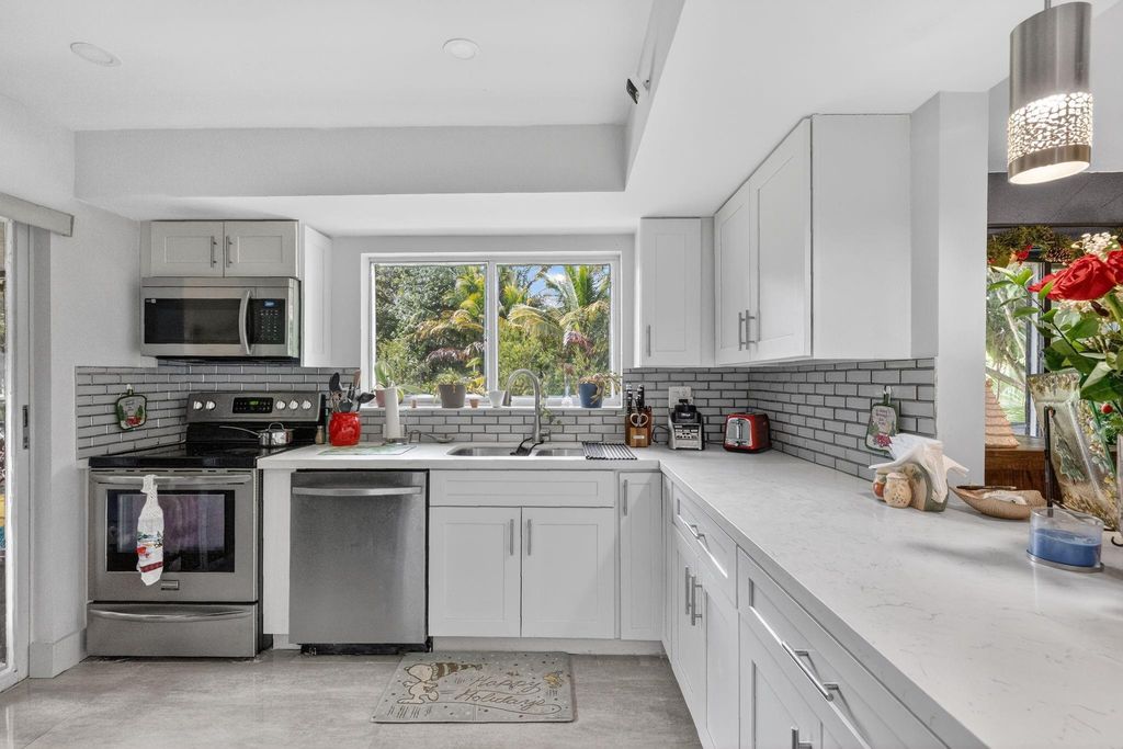 Photo of 209 Wimbledon Lake Dr #209, Plantation, FL 33324 (MLS # F10541547)