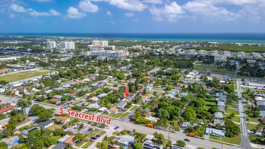 Photo of 113 SE 5th Avenue, Boynton Beach, FL 33435 (MLS # R11033747)