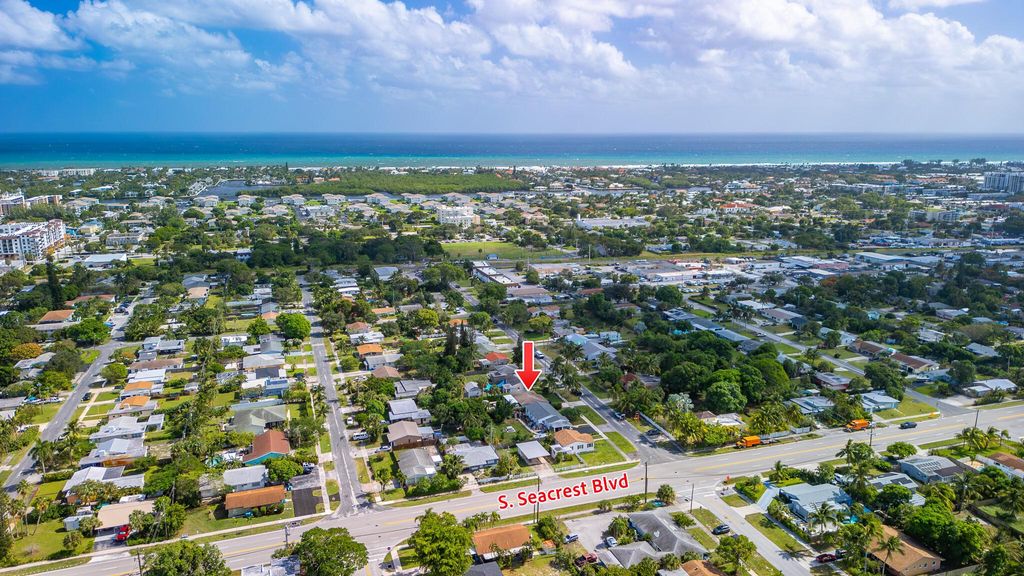 Photo of 113 SE 5th Avenue, Boynton Beach, FL 33435 (MLS # R11033747)