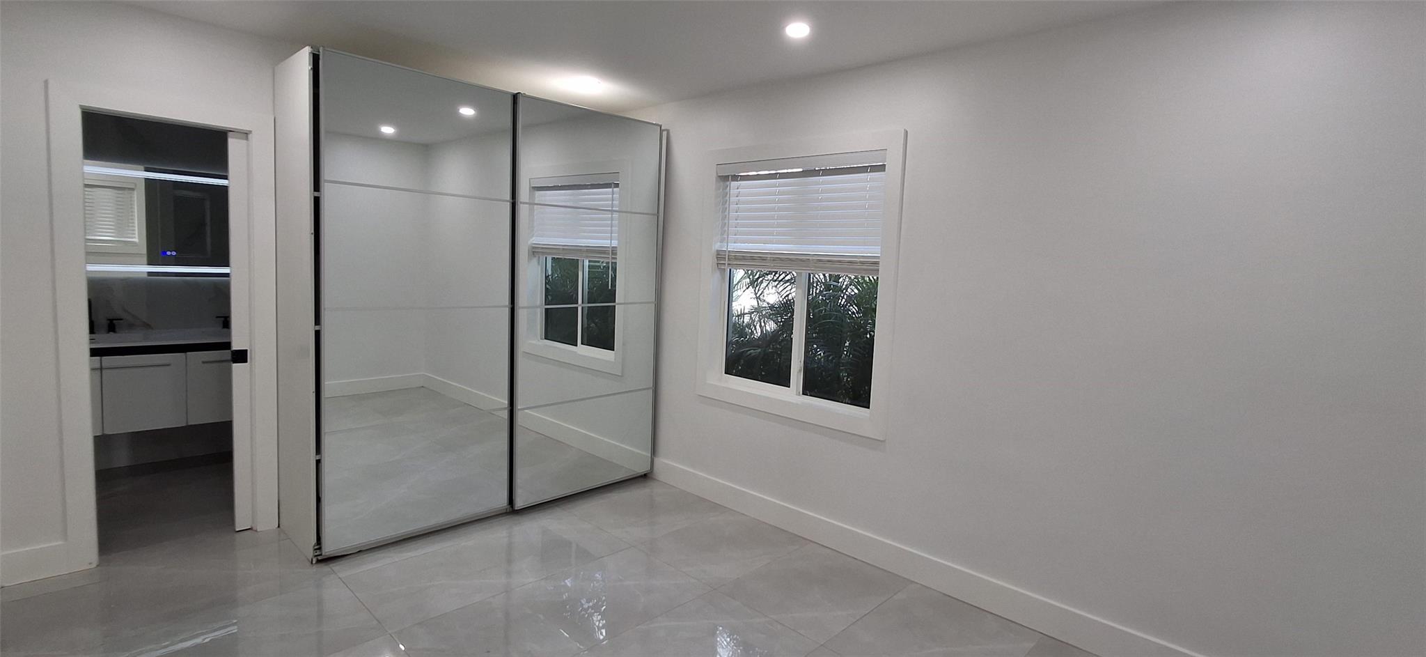 Hollywood 1-21 B - Residential