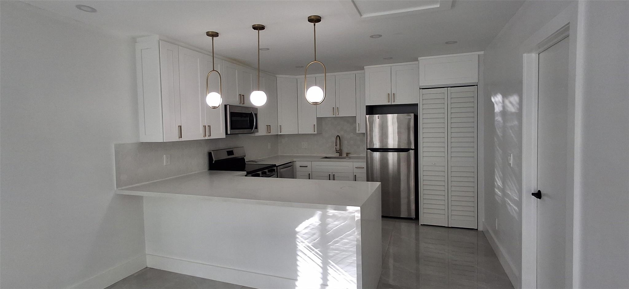 Hollywood 1-21 B - Residential