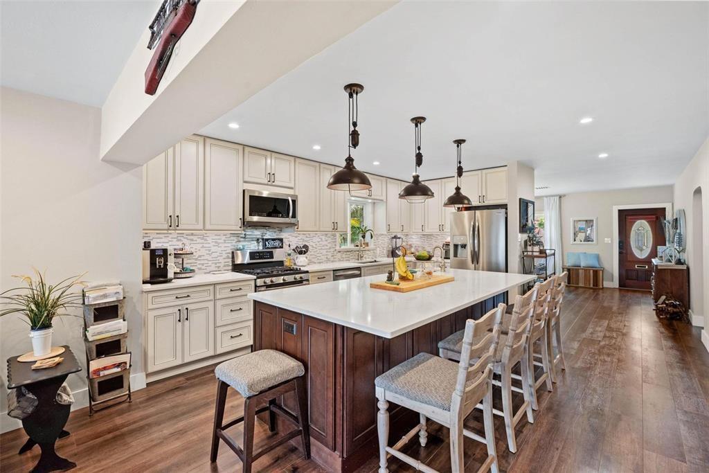 Hollywood 1-21 B - Residential