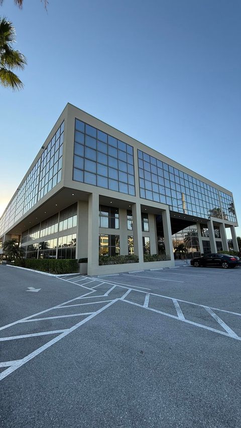 Homes with One Acre Plus In Palm Beach County 27 631 Us Highway 1 404 North Palm Beach FL 4621