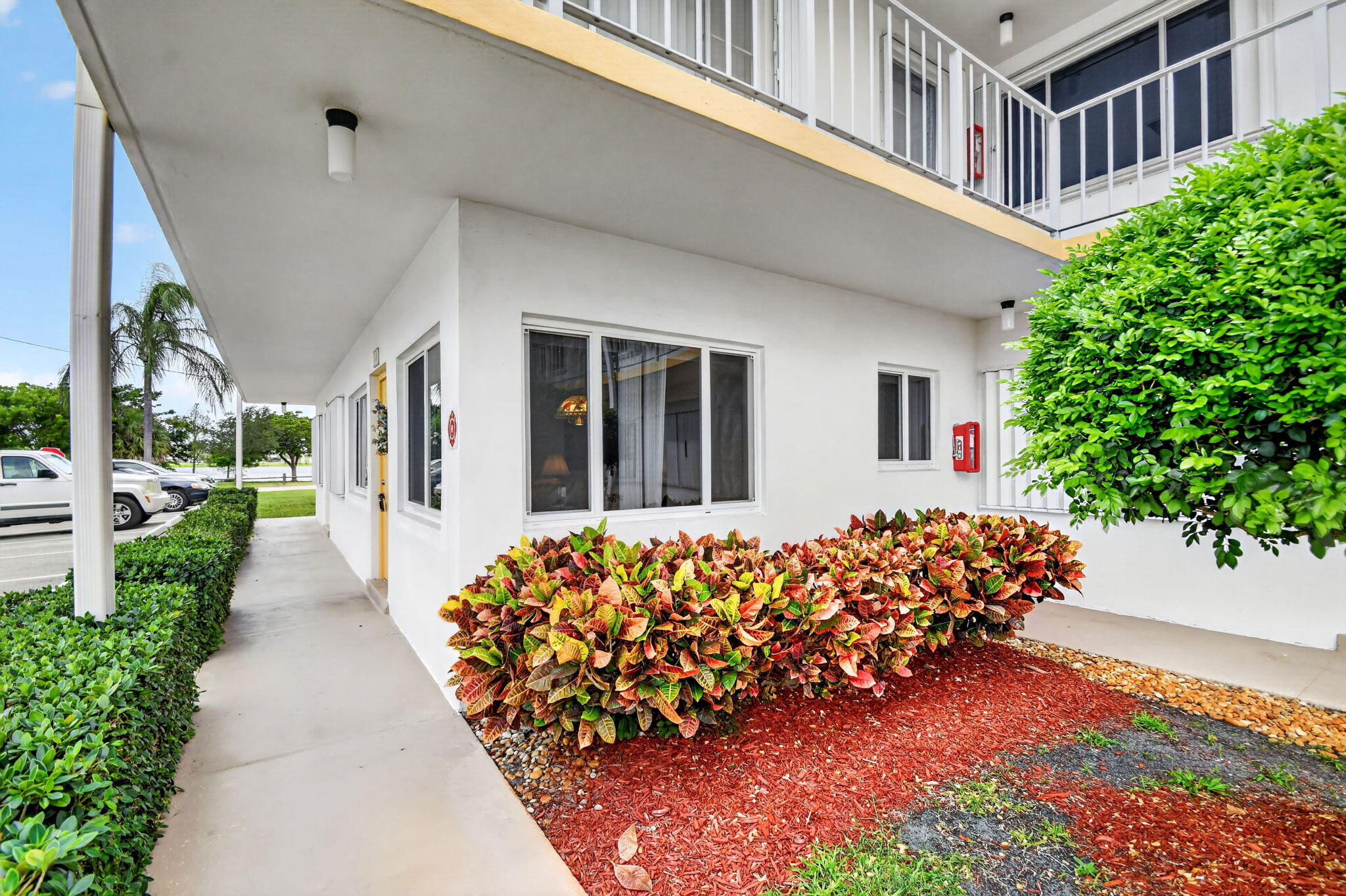 MURRY HILLS APT BLDG CONDO - Residential