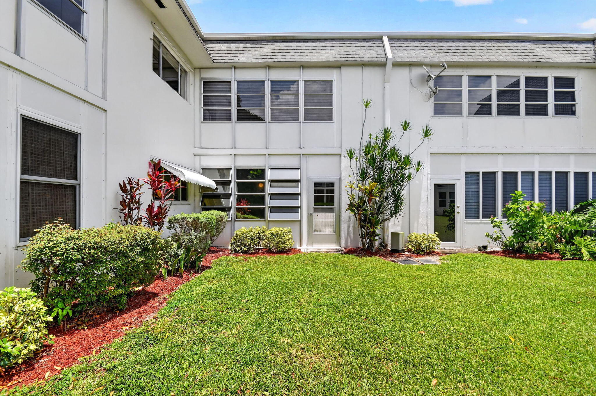 MURRY HILLS APT BLDG CONDO - Residential