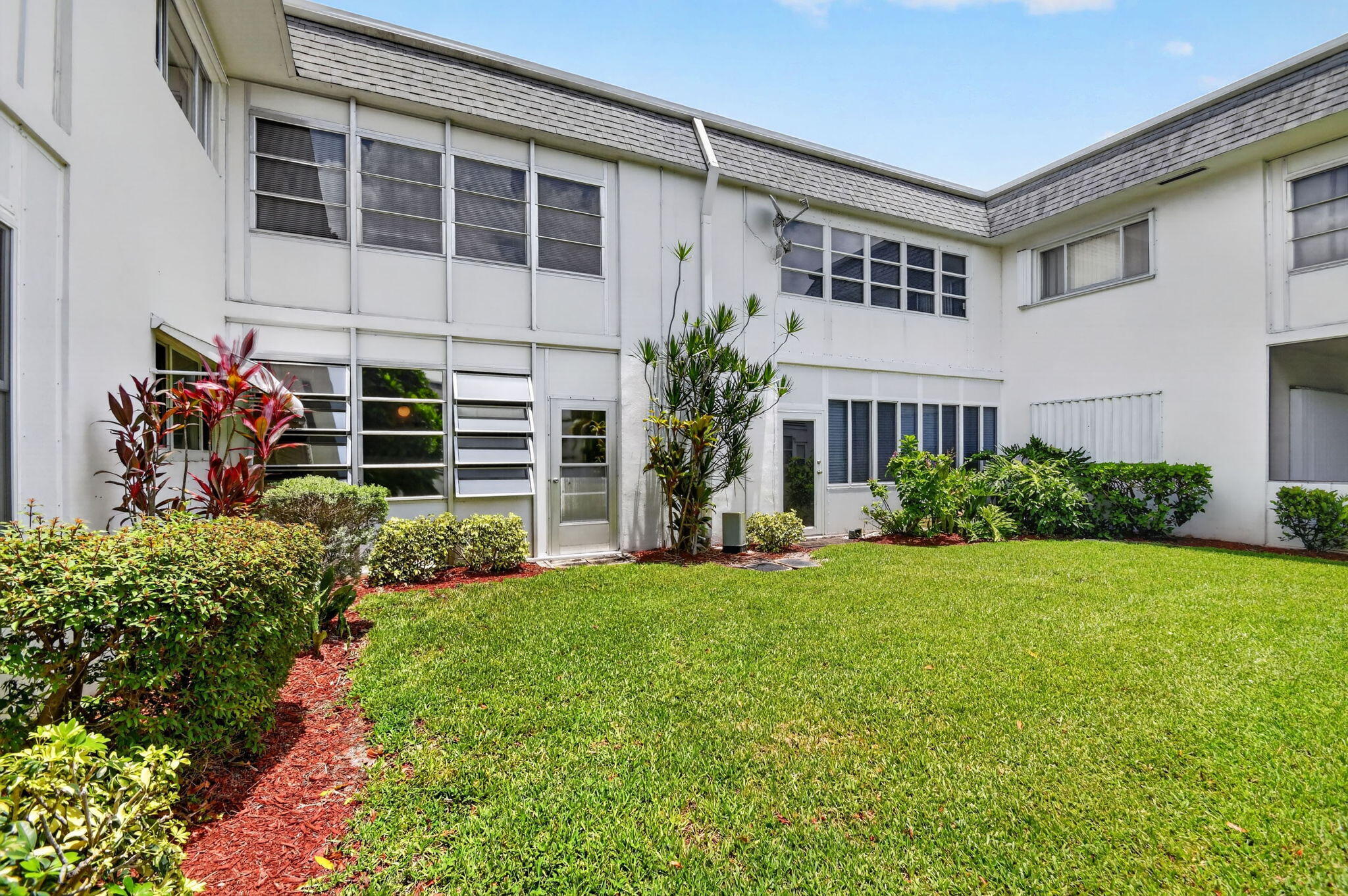 MURRY HILLS APT BLDG CONDO - Residential