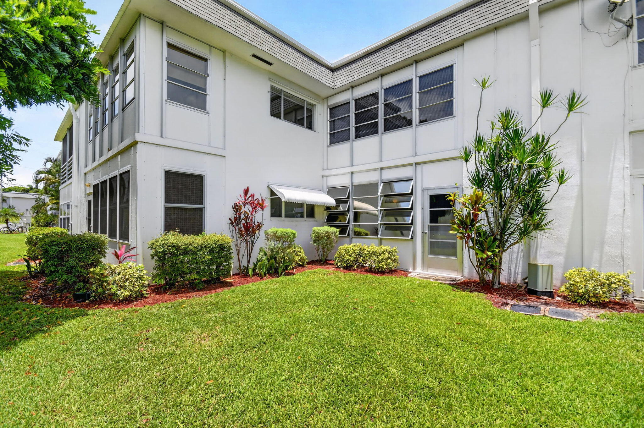 MURRY HILLS APT BLDG CONDO - Residential