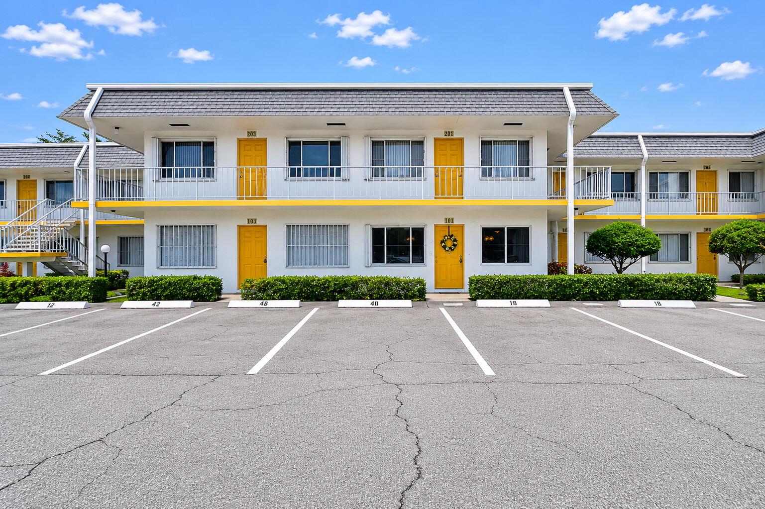 3240 Lake Osborne Drive Apt 104