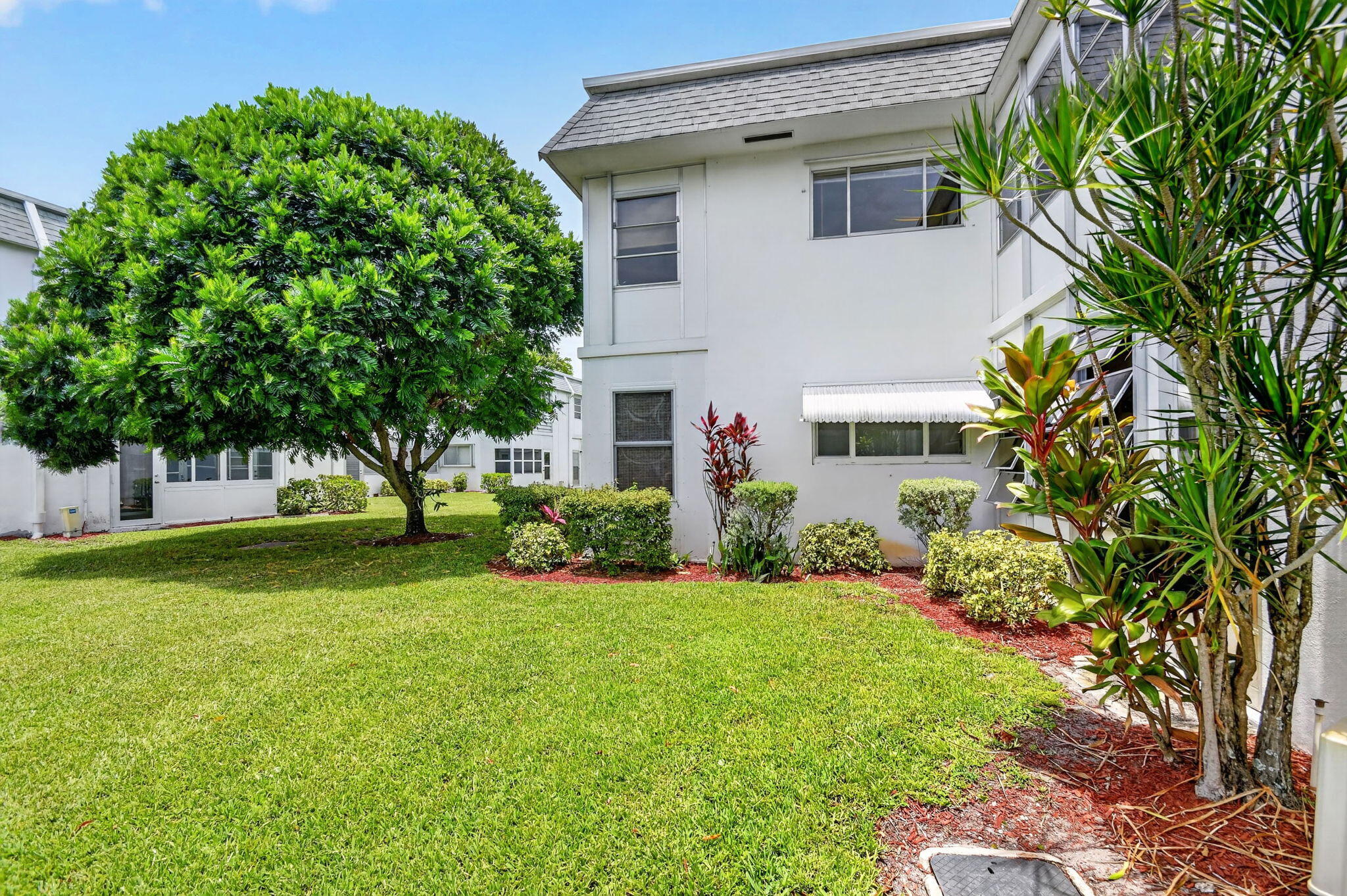 MURRY HILLS APT BLDG CONDO - Residential