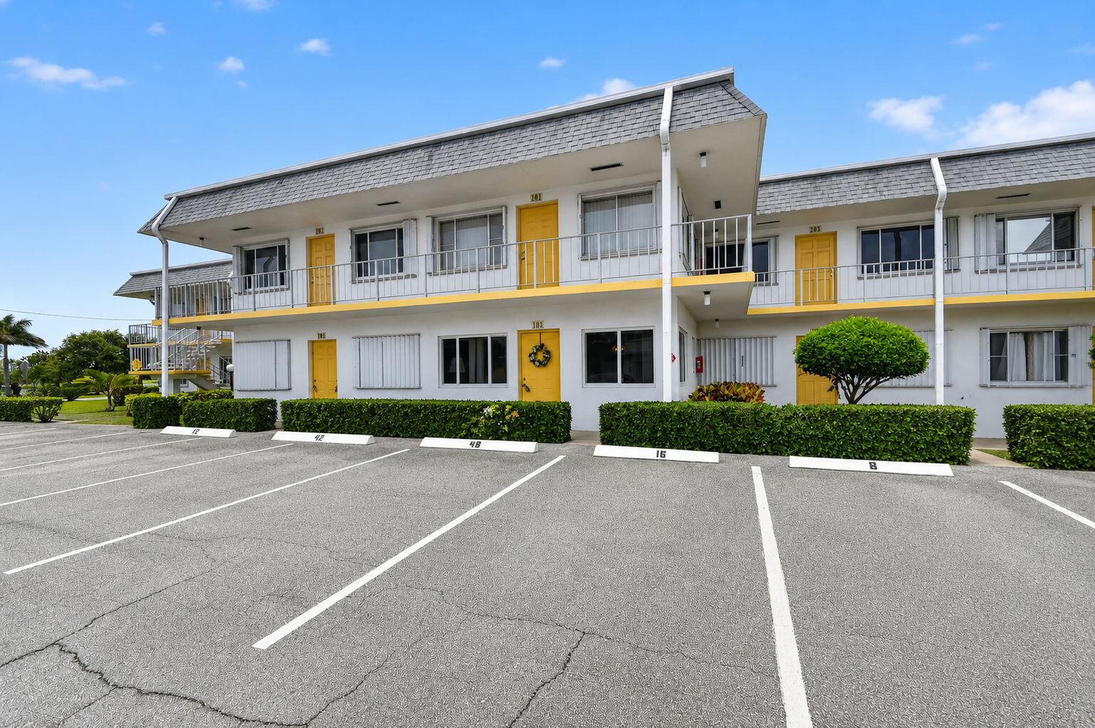 3240 Lake Osborne Drive Apt 104