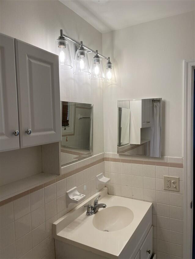 TOWNSITE APTS THREE CONDO - Residential Lease