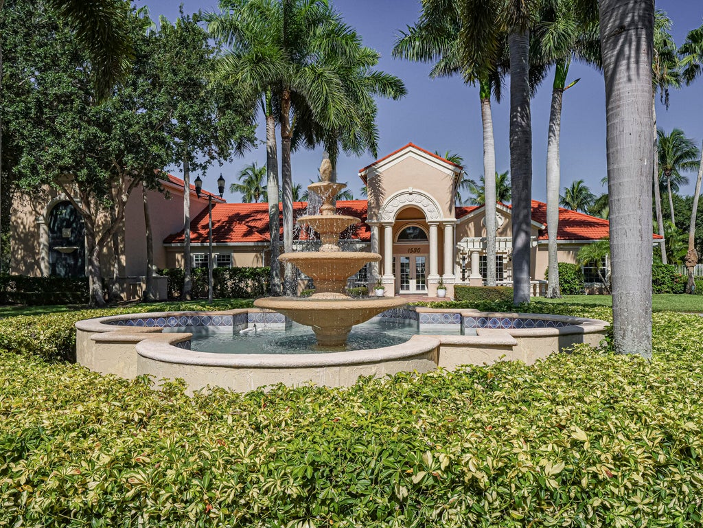 Photo of 1640 N 42nd Circle #105, Vero Beach, FL 32967 (MLS # R11149444)