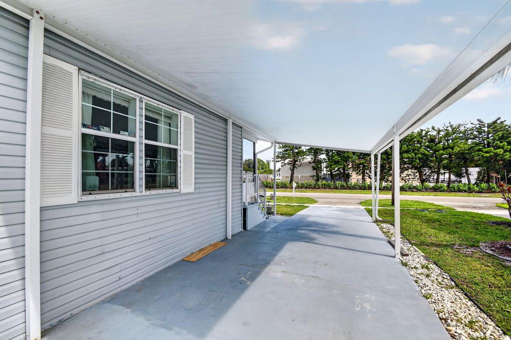 Photo of 4290 Meadow View Drive, Boynton Beach, FL 33436 (MLS # B26015910)