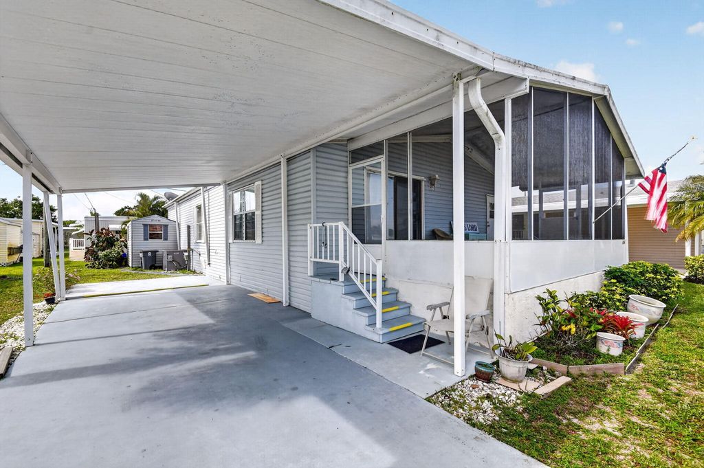 Photo of 4290 Meadow View Drive, Boynton Beach, FL 33436 (MLS # B26015910)