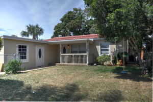 BEAUTIFUL HOUSE!!! HAS TWO BEDROOMS WITH DEN WHICH CAN BE CONVERTED TO THIRD BEDROOM, AND THE FOURTH BEDROOM IS A GARAGE CONVERSION WITH SEPARATE ENTRANCE AND A/C. HOUSE IS COMPLETELY FENCED AND IN GOOD NEIGHBORHOOD.