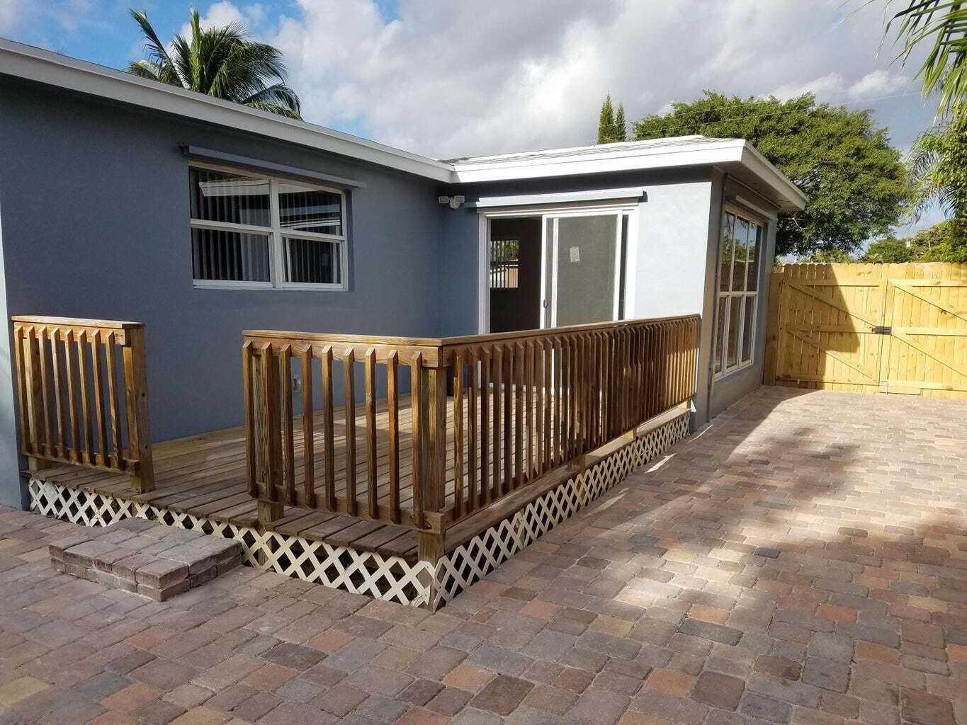 LAKE BOYNTON ESTS PL 1 - Residential Lease