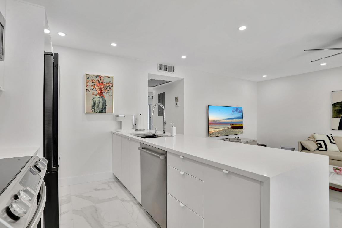 ASHBY D CONDO - Residential