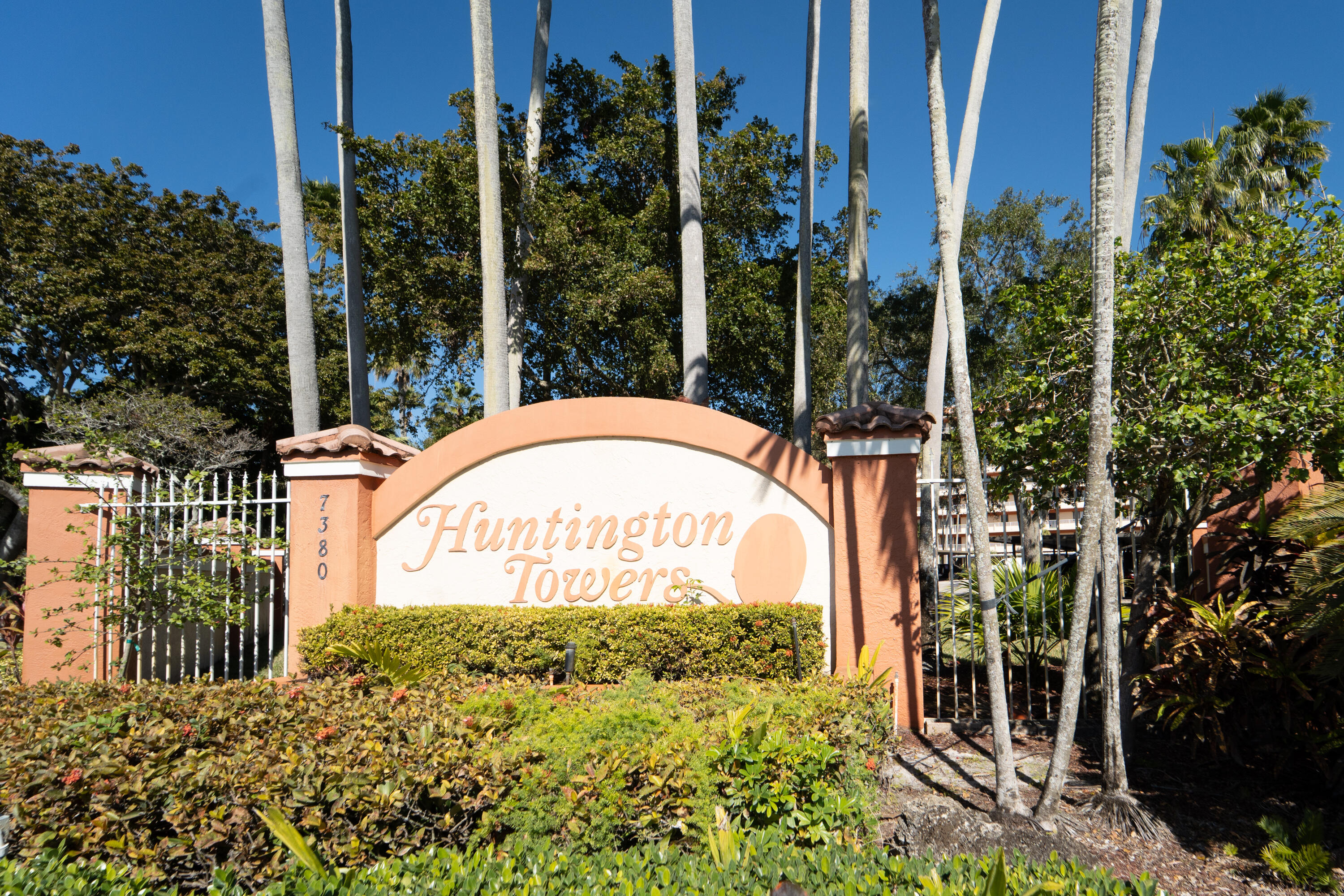 HUNTINGTON TOWERS CONDO - Residential