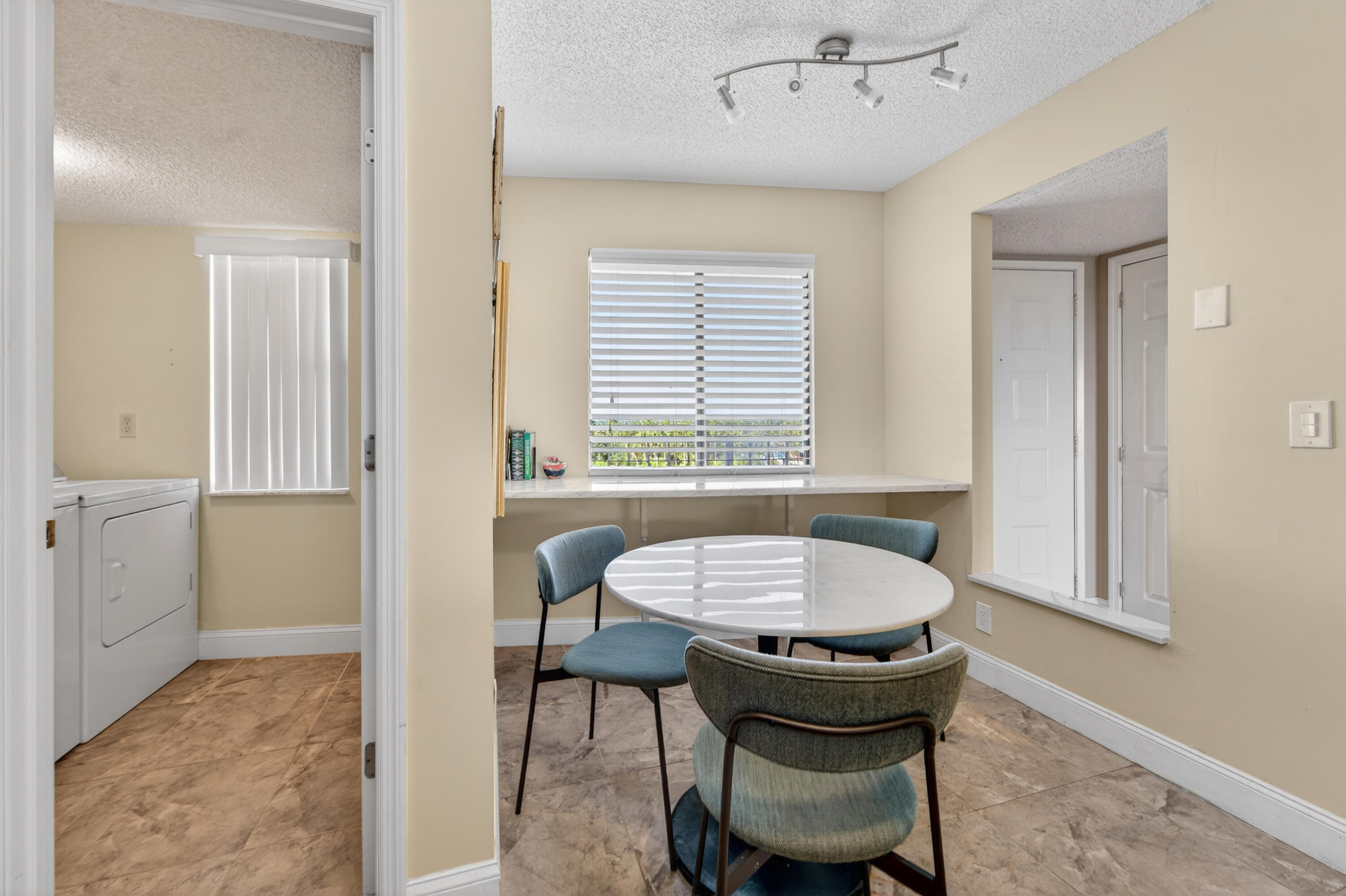 HUNTINGTON TOWERS CONDO - Residential