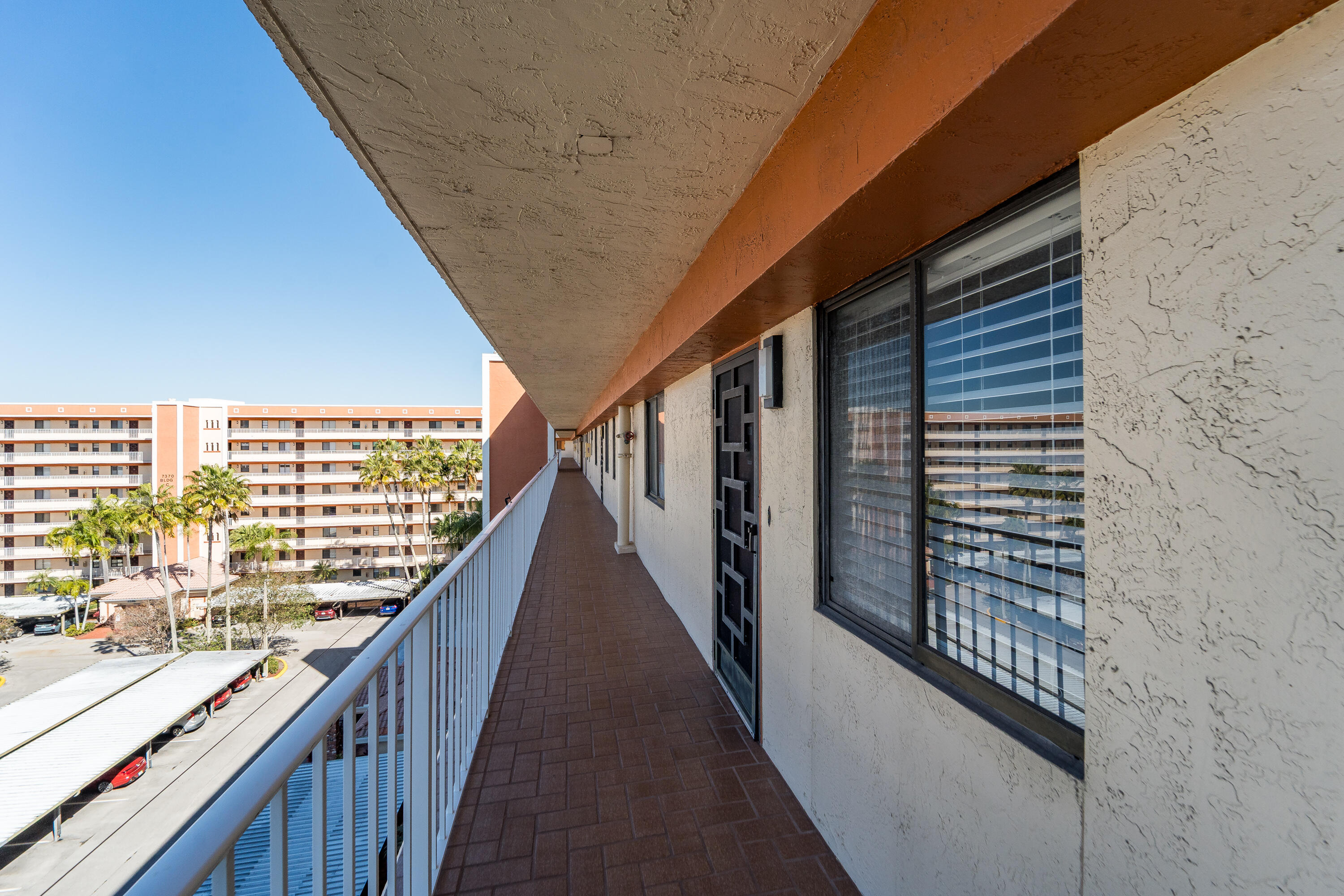 HUNTINGTON TOWERS CONDO - Residential