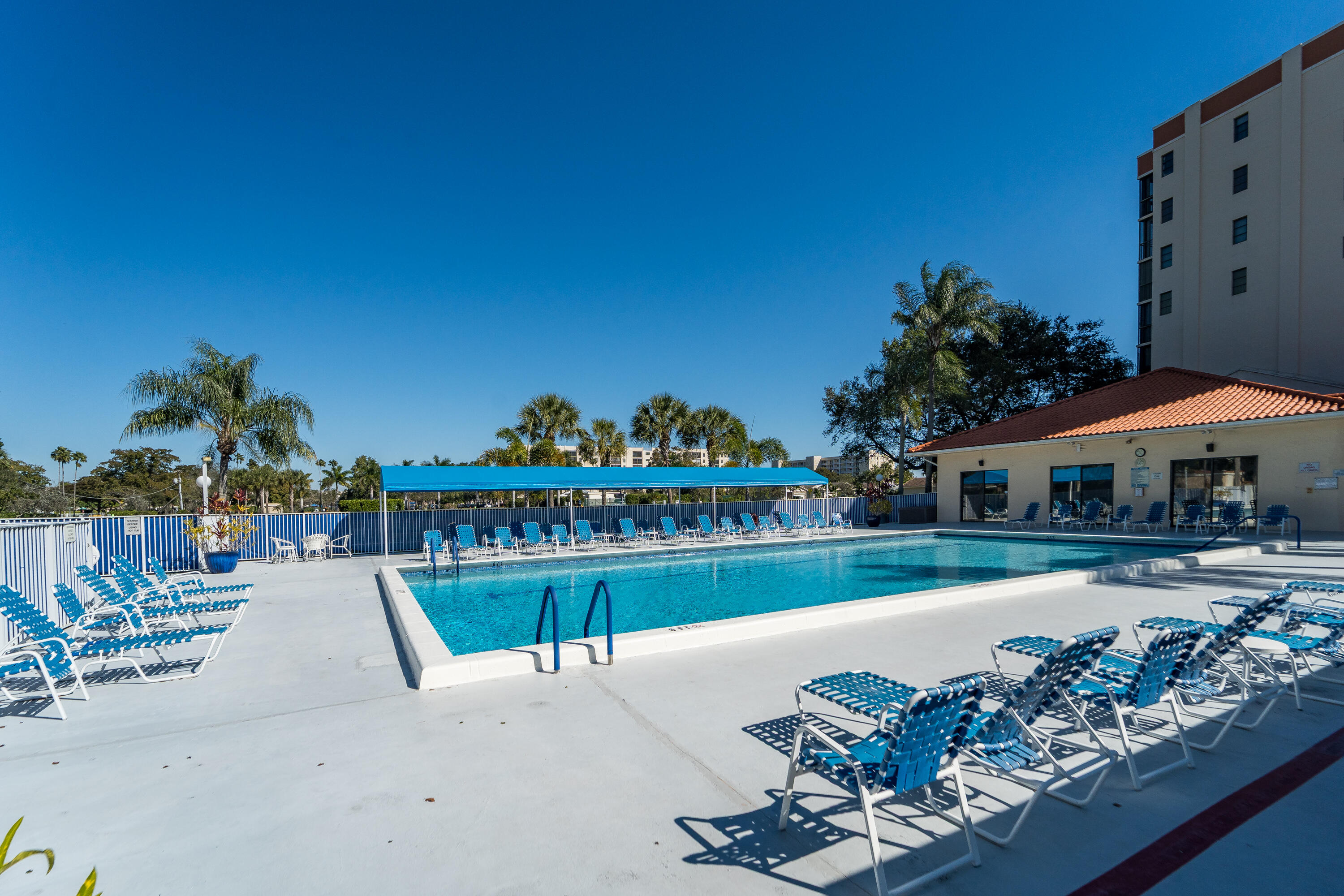 HUNTINGTON TOWERS CONDO - Residential