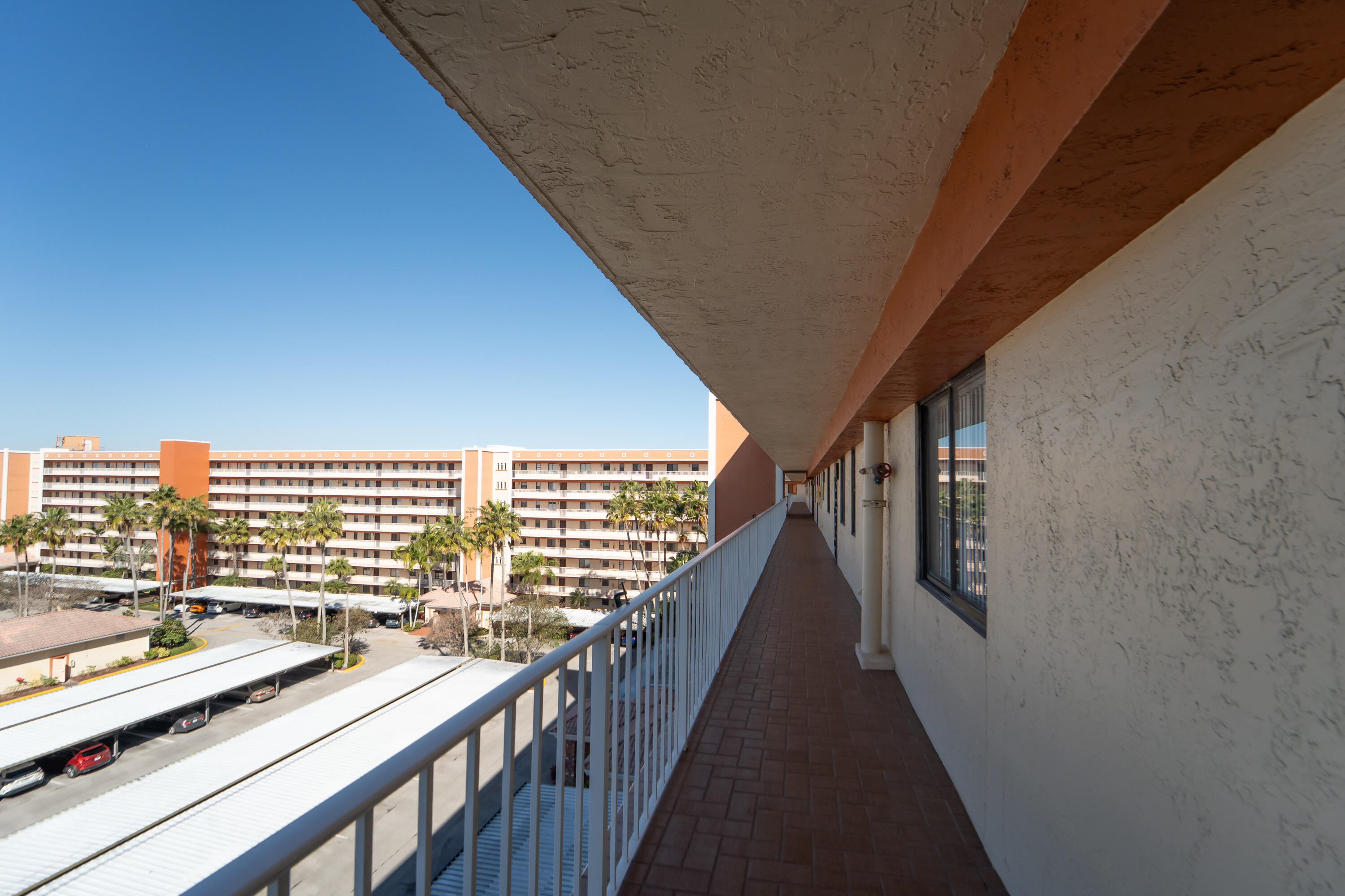 HUNTINGTON TOWERS CONDO - Residential