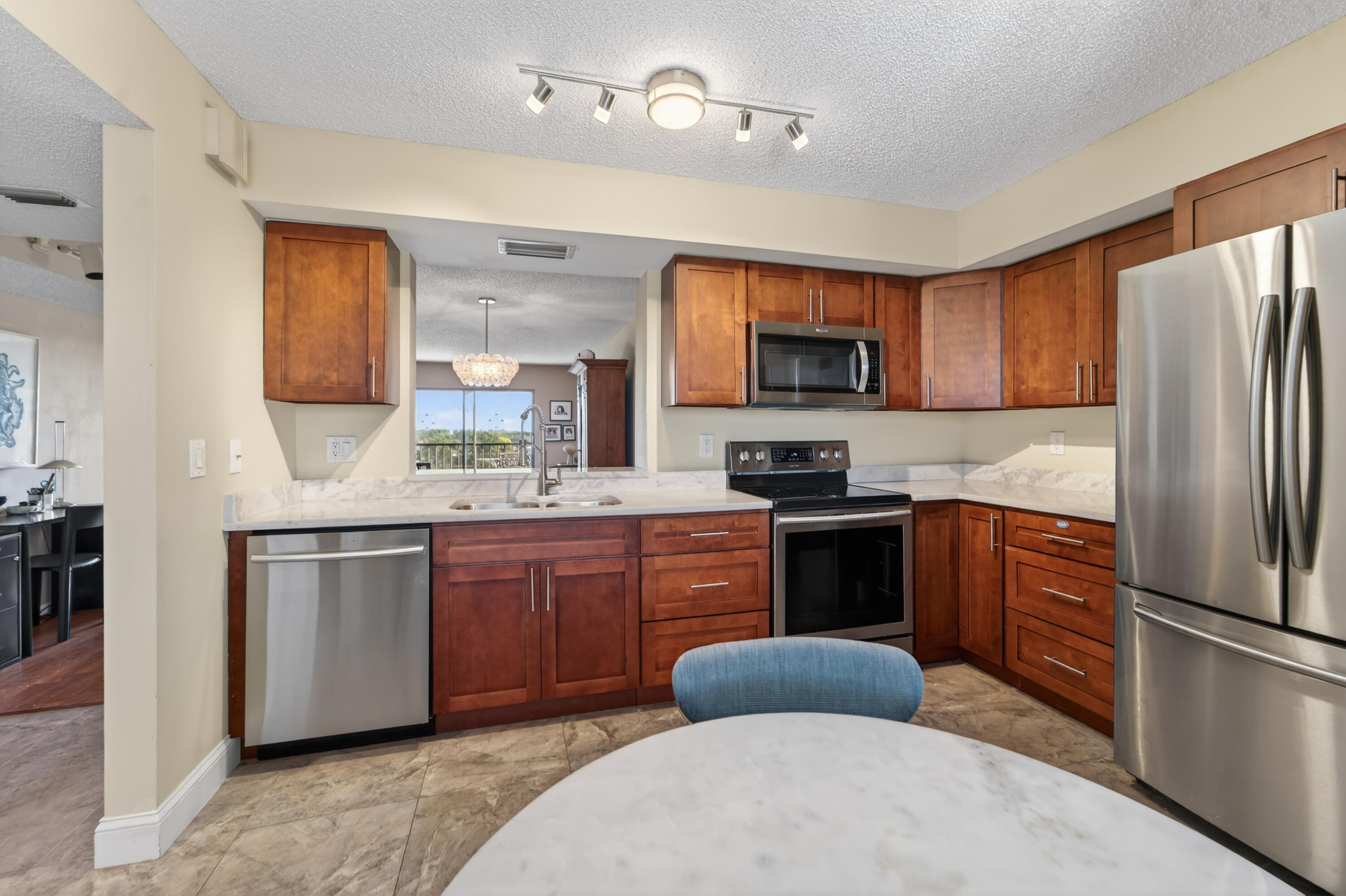 HUNTINGTON TOWERS CONDO - Residential