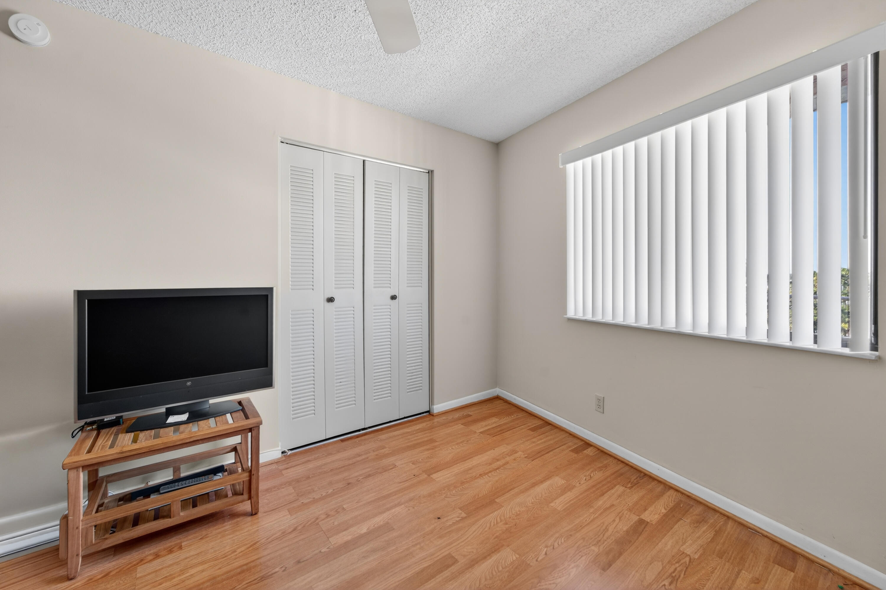 HUNTINGTON TOWERS CONDO - Residential