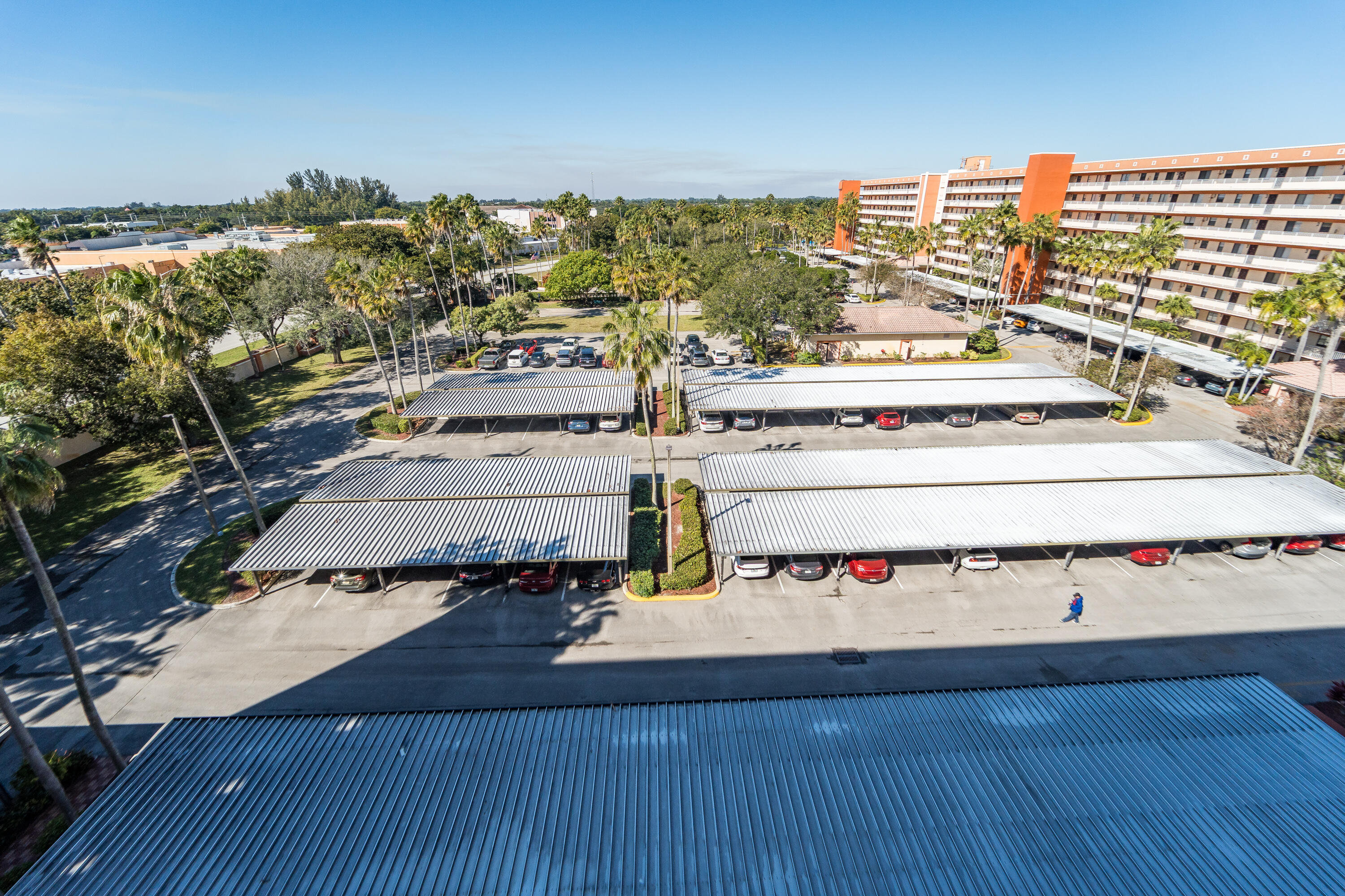 HUNTINGTON TOWERS CONDO - Residential