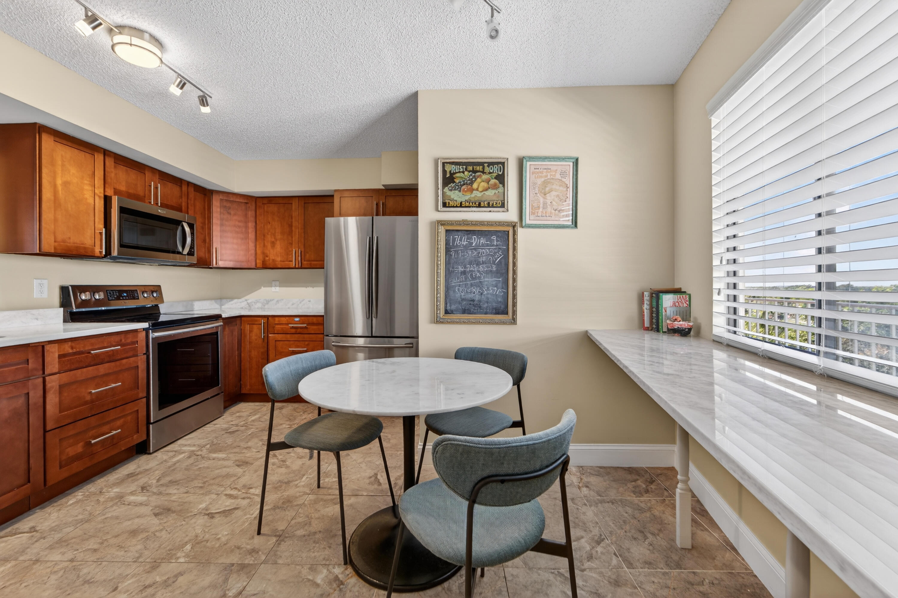 HUNTINGTON TOWERS CONDO - Residential