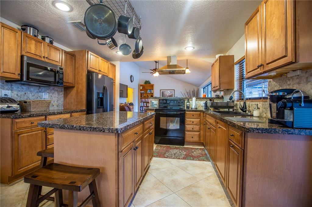 SHADOW WOOD - Residential