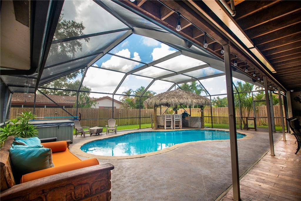 SHADOW WOOD - Residential