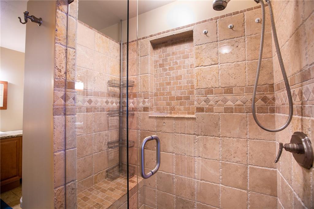 SHADOW WOOD - Residential