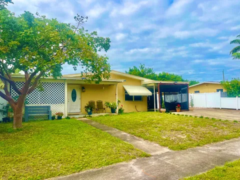 913 S 11th Street, Lantana, FL MLS: R11066198