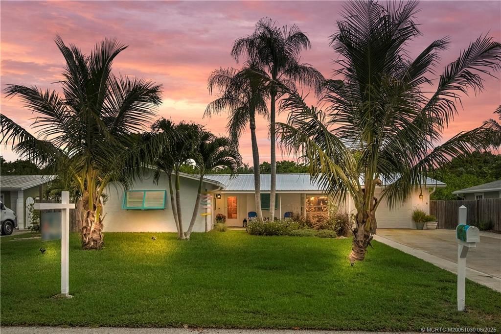 Photo of 4931 SE Pompano Terrace, Stuart, FL 34997 (MLS # R11101818)