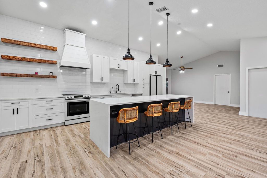 Photo of 11954 164th Court N, Jupiter, FL 33478 (MLS # R10961970)