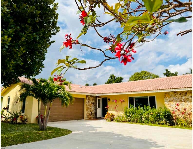 Photo of 4123 Linden Avenue, Palm Beach Gardens, FL 33410 (MLS # R10958249)