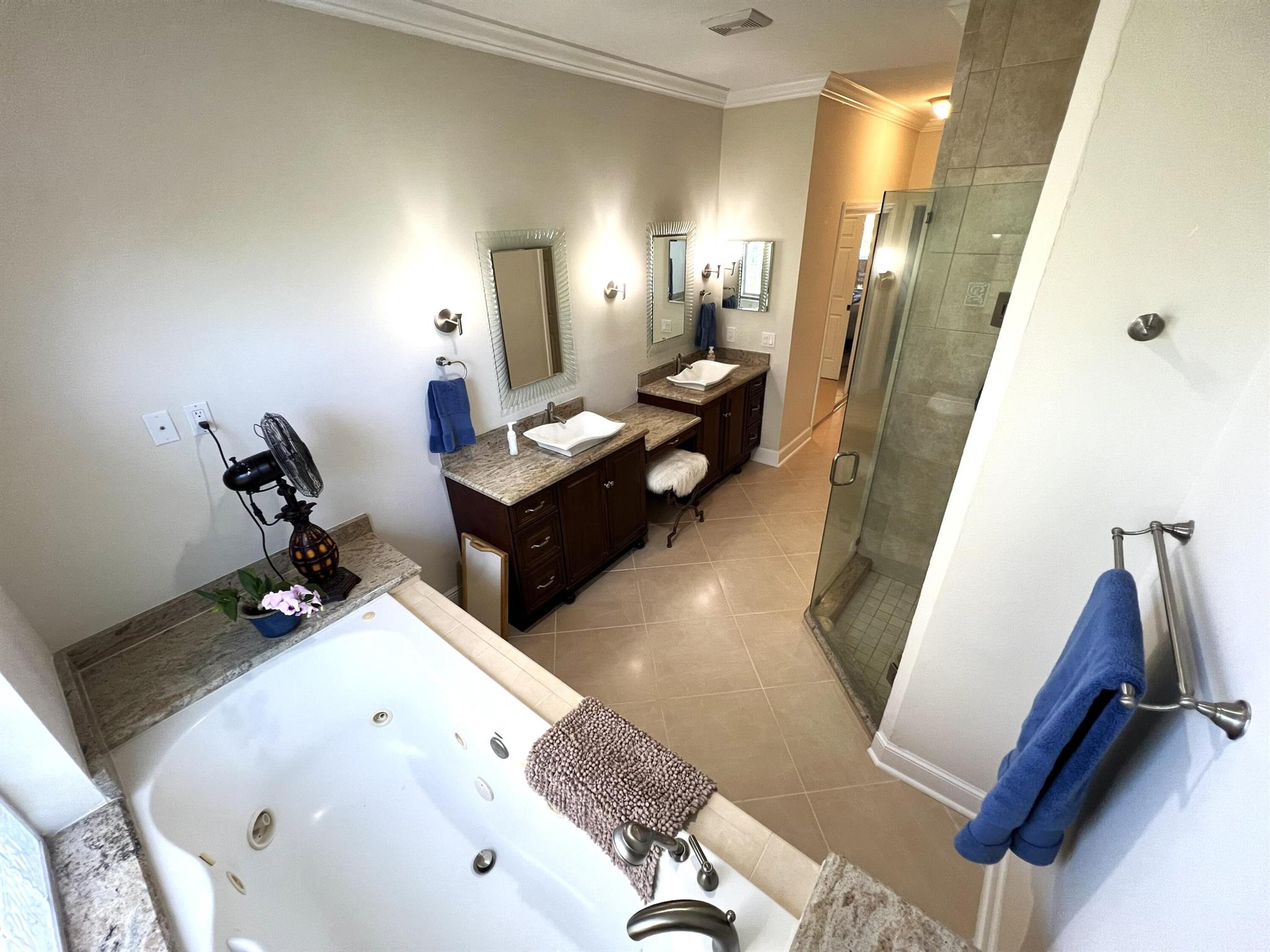 LAKE GROVE - Residential Lease