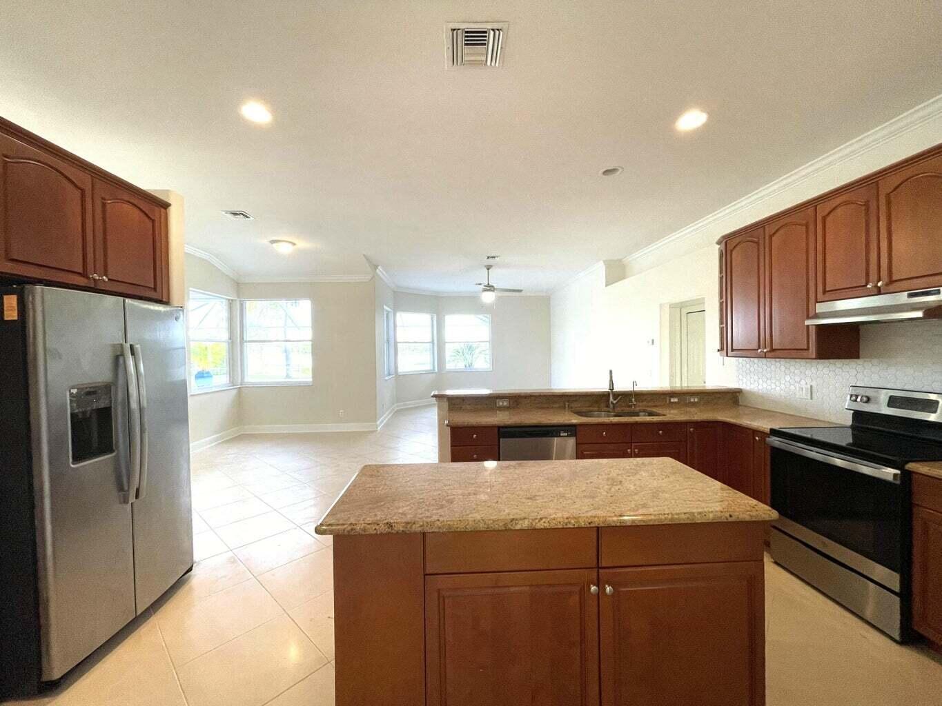 LAKE GROVE - Residential Lease