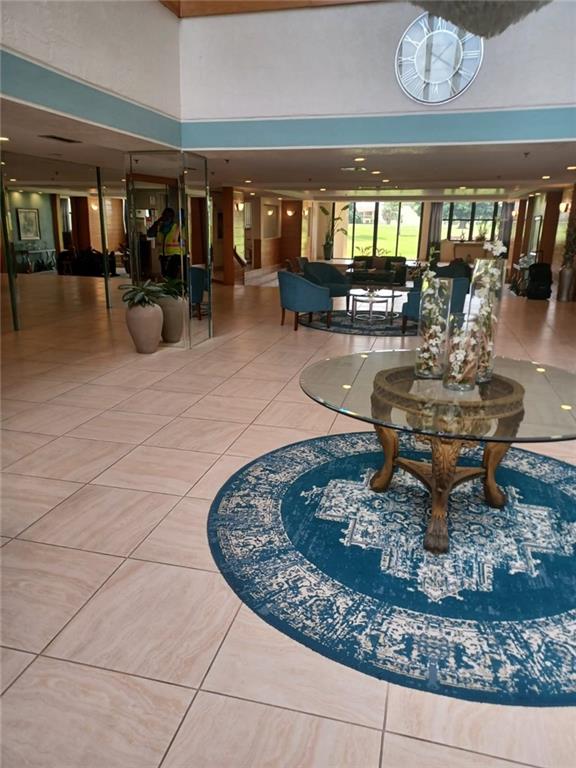 COUNTRY CLUB APTS AT BONA - Residential