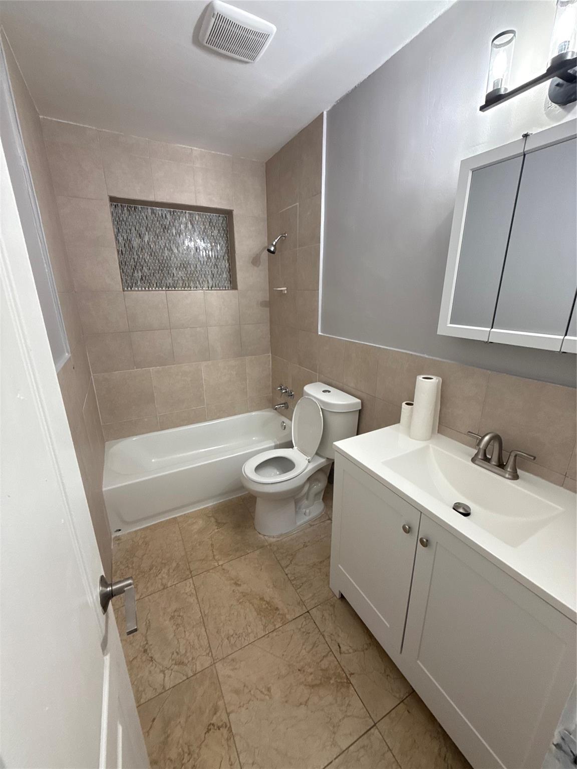 VENETIAN GARDENS - Residential Lease