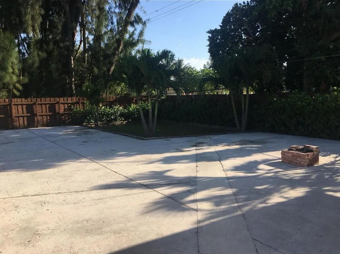 VENETIAN GARDENS - Residential Lease