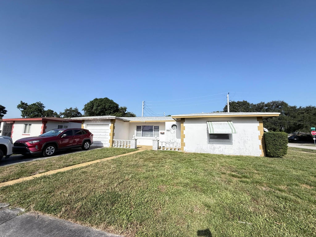 Photo of 7201 MCKINLEY Street, Hollywood, FL 33024 (MLS # B26066601)