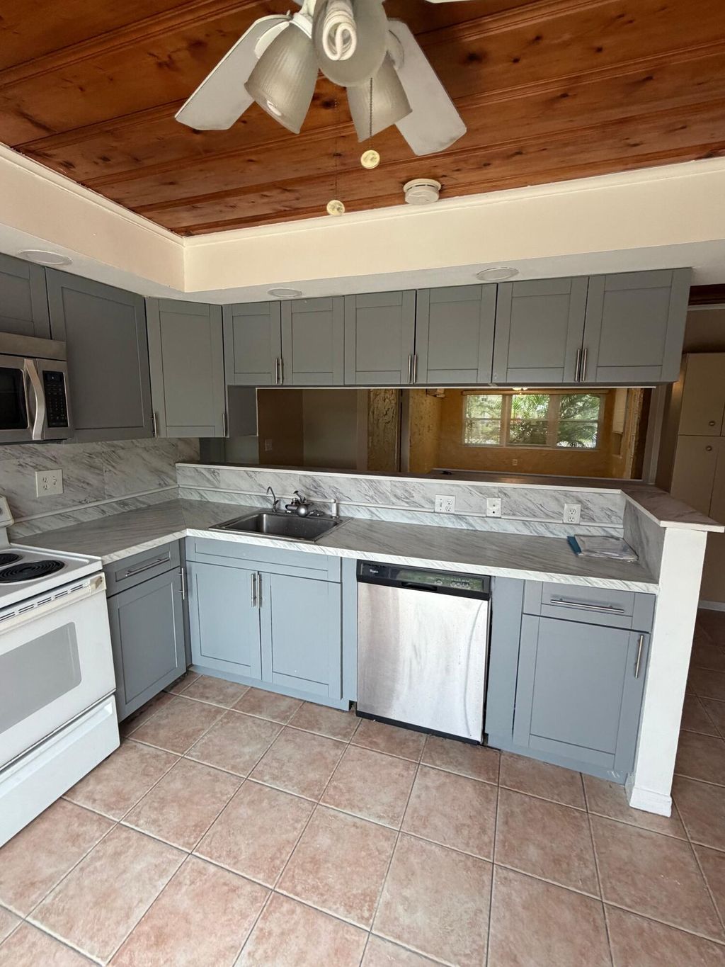 Photo of 5601 Pierce Street, Hollywood, FL 33021 (MLS # B26057428)